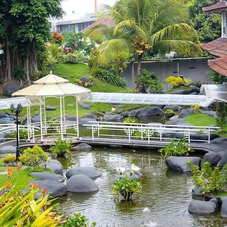 Hotel Merdeka Kediri Kediri  Exteriér fotografie