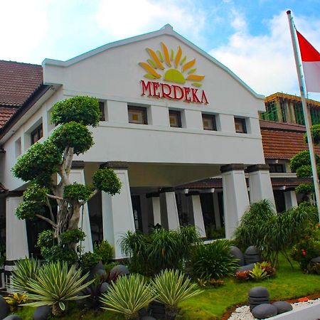 Hotel Merdeka Kediri Kediri  Exteriér fotografie
