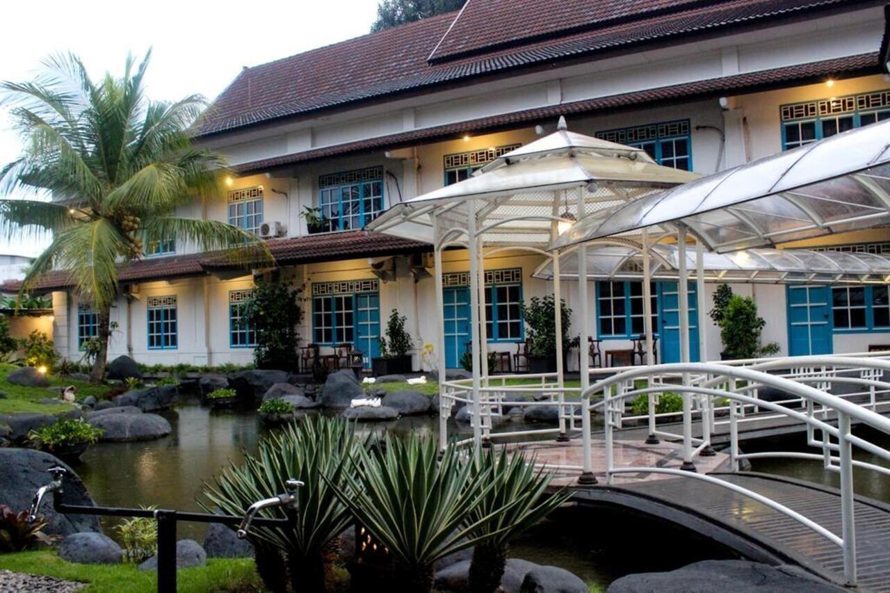 Hotel Merdeka Kediri Kediri  Exteriér fotografie