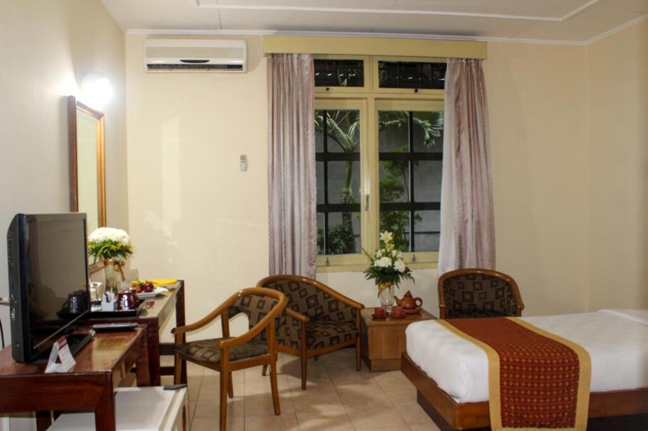 Hotel Merdeka Kediri Kediri  Exteriér fotografie