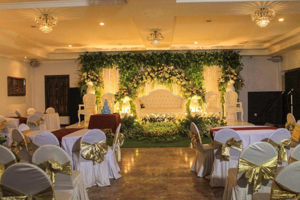 Hotel Merdeka Kediri Kediri  Exteriér fotografie