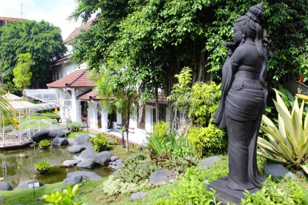 Hotel Merdeka Kediri Kediri  Exteriér fotografie