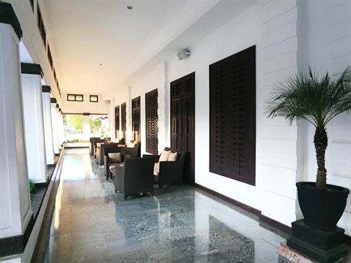 Hotel Merdeka Kediri Kediri  Exteriér fotografie