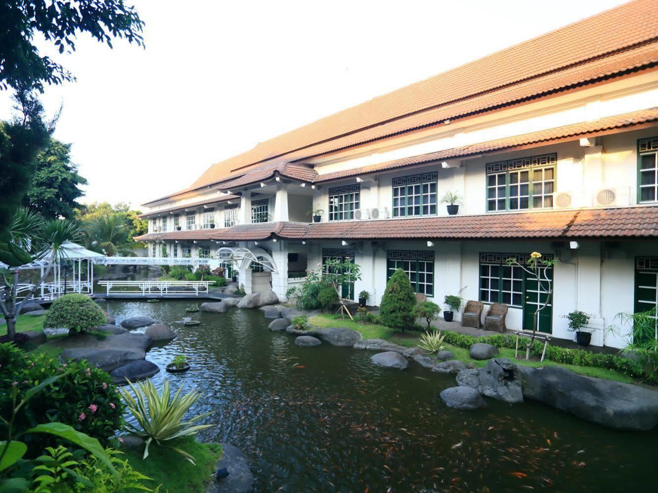 Hotel Merdeka Kediri Kediri  Exteriér fotografie