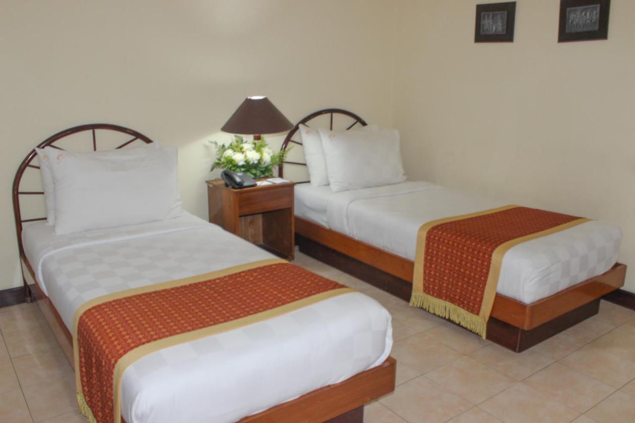 Hotel Merdeka Kediri Kediri  Exteriér fotografie