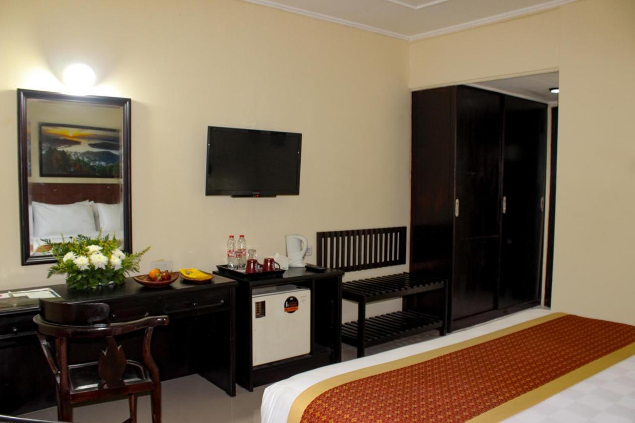 Hotel Merdeka Kediri Kediri  Exteriér fotografie