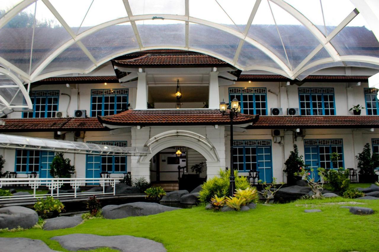 Hotel Merdeka Kediri Kediri  Exteriér fotografie