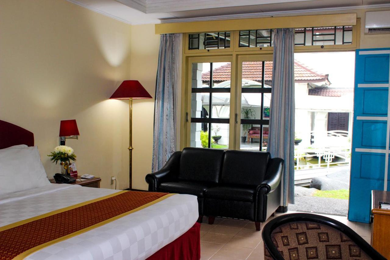 Hotel Merdeka Kediri Kediri  Exteriér fotografie