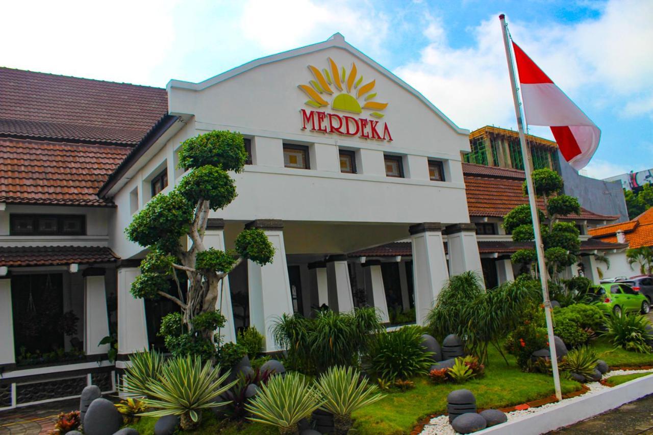 Hotel Merdeka Kediri Kediri  Exteriér fotografie