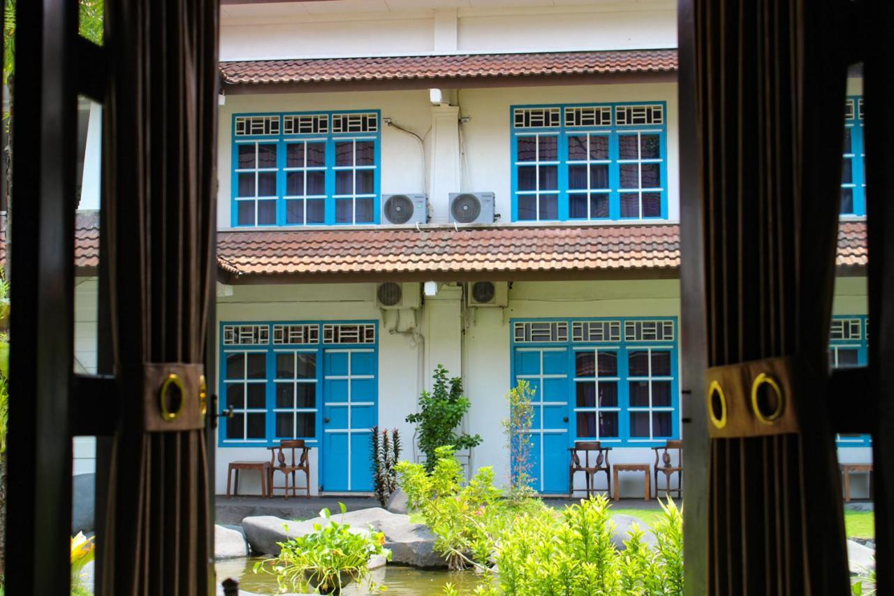 Hotel Merdeka Kediri Kediri  Exteriér fotografie